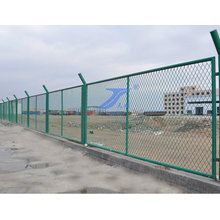 Завод расширил металлический забор с высоким качеством
